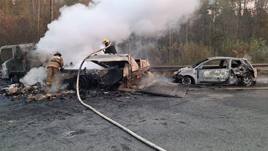 🔥 Три горящих автомобиля возле автозаправки потушили в Богородском округе n n🚨 Огнеборцы 259-й пожарно-спасательной части #Мособлпожспас совместно с сотрудниками федеральной противопожарной службы ликвидировали последствия ДТП